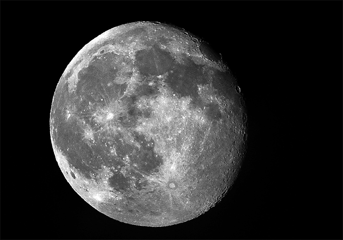 Fotografiar la Luna no es difícil.